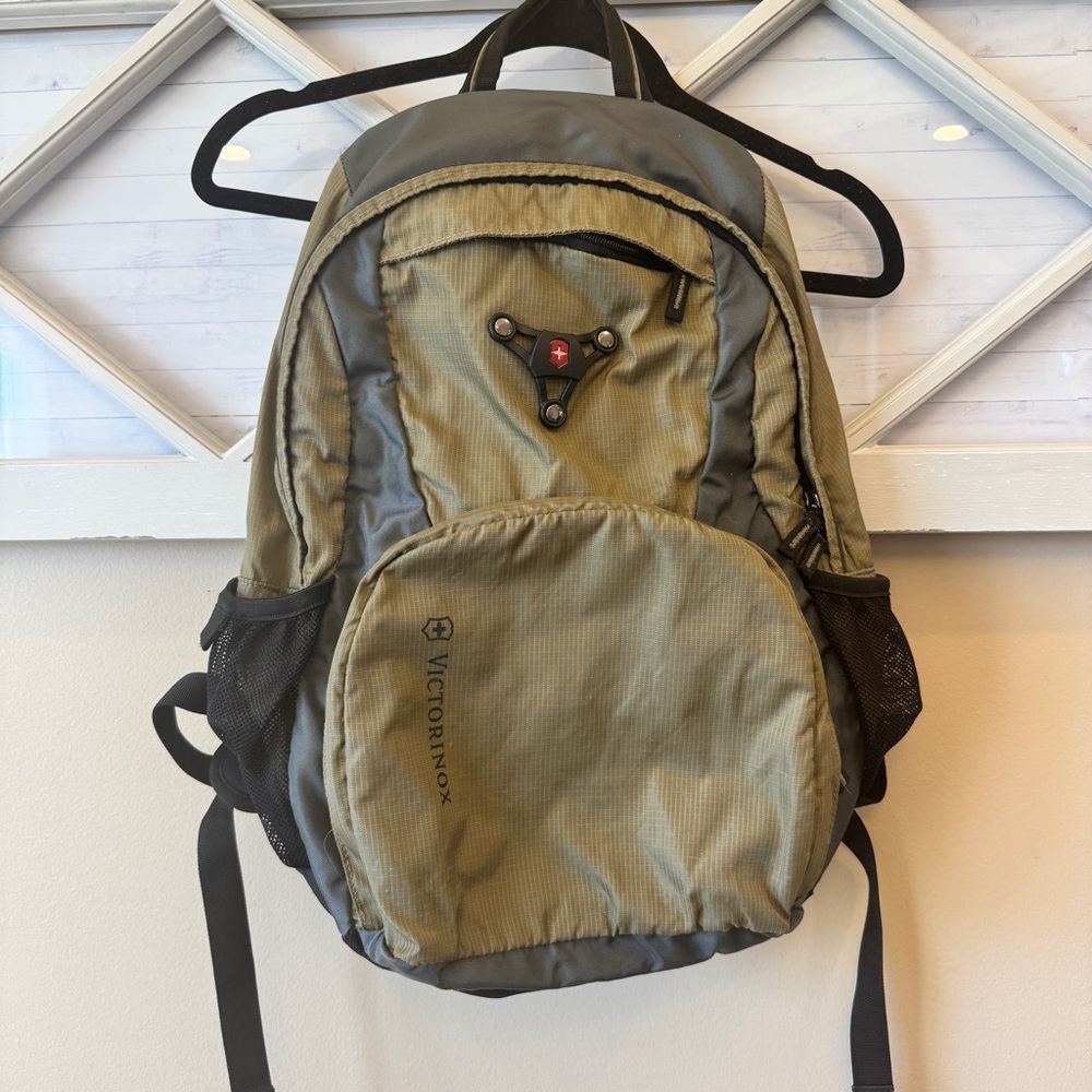Victorinox Swiss Army Backpack Green Black‎ Padded Multi Pockets